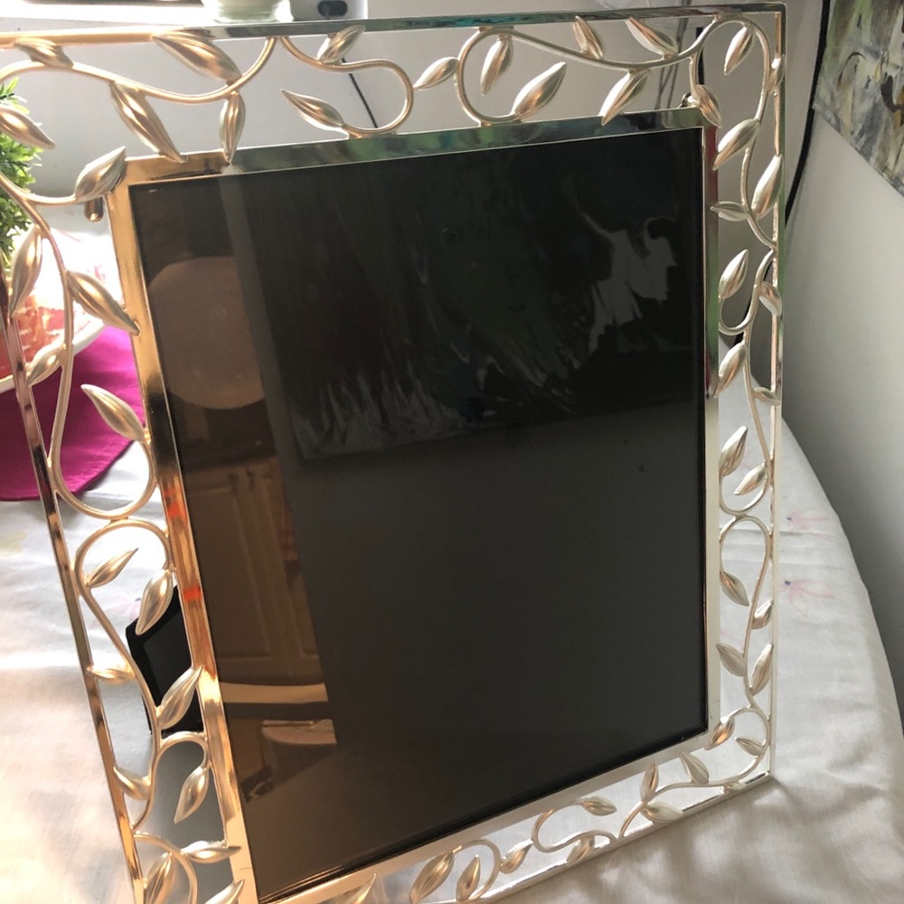 Beautiful 11”x13” frame for a 8”x10” picture, silver vine design.